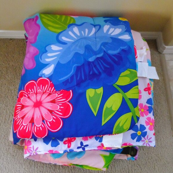 Frozen Floral Breeze Twin/Full Reversible Bedding Comforter - Picture 3 of 7